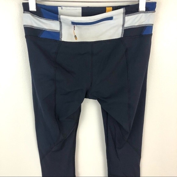 Lululemon Navy Run Inspire Crop II Size 6 - Picture 9 of 16
